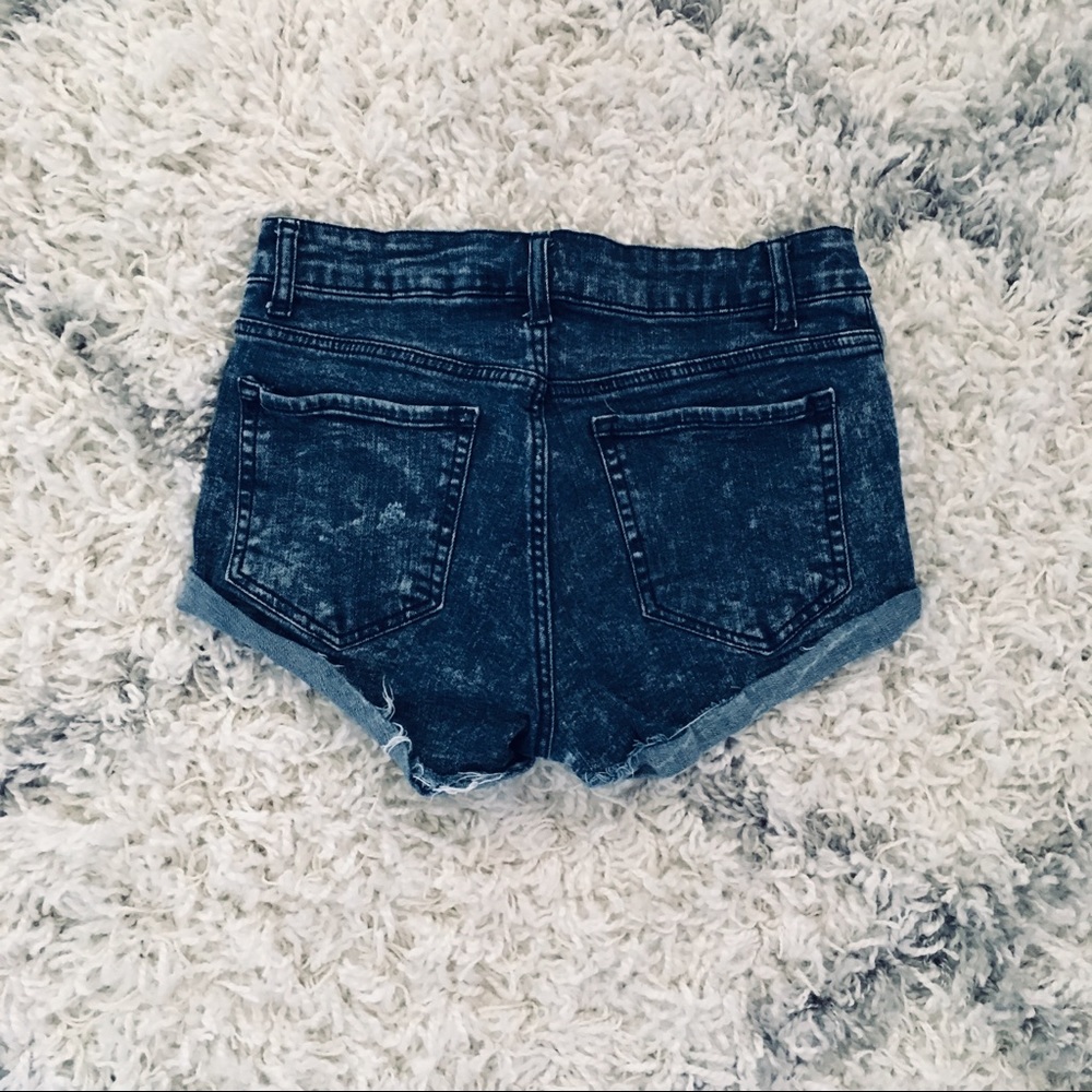 ▪️6/$25▪️ H&M Denim Shorts - Picture 3 of 4